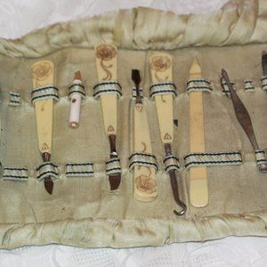 ANTIQUE ART DECO FLOWER BAKELITE VAINTY MANICURE SET in CASE  7 pieces